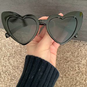 black heart glasses <3